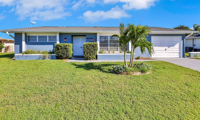 North Port Casa | Canal front, Pool, Pineapple Way