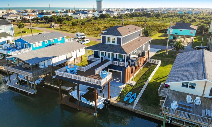 Isla Del Sol Casa | Canal Home w/Boat Slip, Elevator & Golf Cart