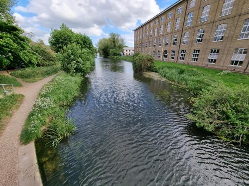 Heybridge Apartamento | Canal Side Retreat - 2 Bedroom Apartment