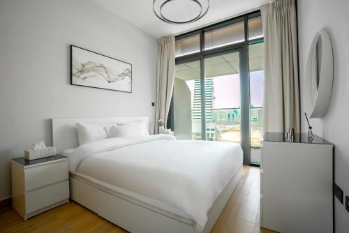 Abu Dhabi Apartamento | Canal View 1BR near Galleria Mall & Cleveland