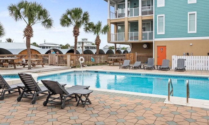 Mexico Beach Condominio | Canal-View Condo | Pool | Hot Tub | Walk to Beach