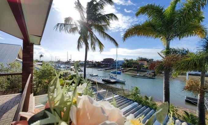 Newport Casa | Canal view getaway in Newport