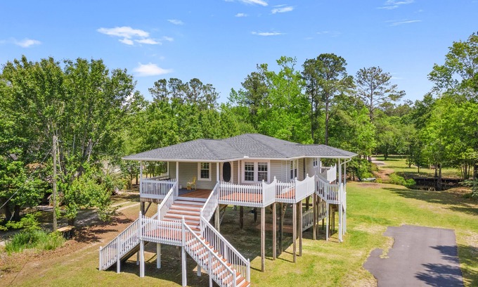 Conway Casa | Canal Waterfront River Cottage - 15 Miles from Myrtle Beach