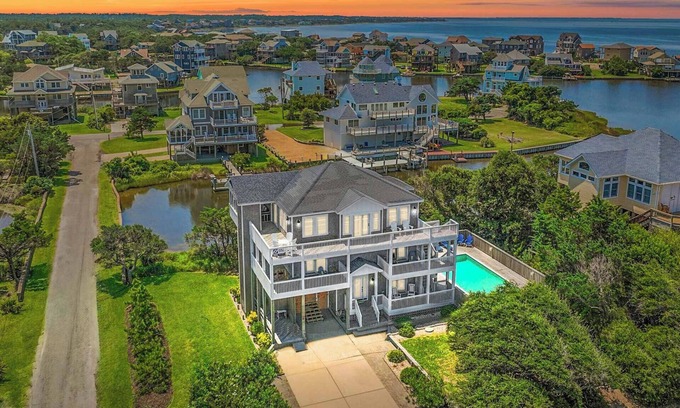 Brigands' Bay Casa | Canalfront - 5 Bedrooms, Private Pool, Hot Tub, Boat Dock
