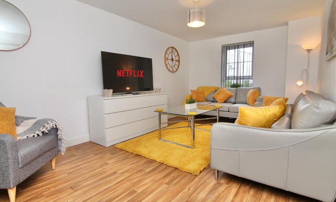 Coventry Casa | Canalview House - Fully Furnished Coventry City Centre Home