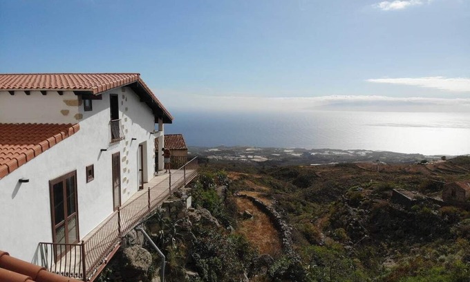 Guia de Isora Casa | Canarian style house with sea views and terrace