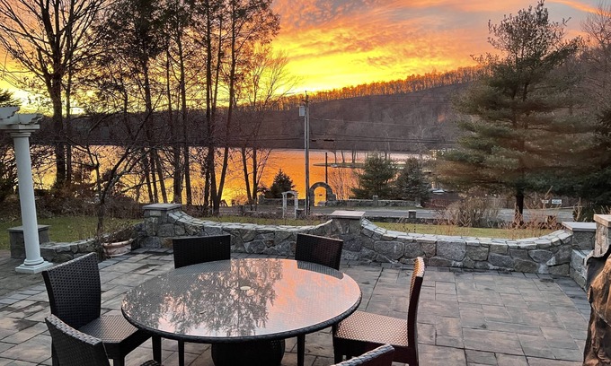 New Milford Casa | Waterfront Family Retreat on Candlewood Lake