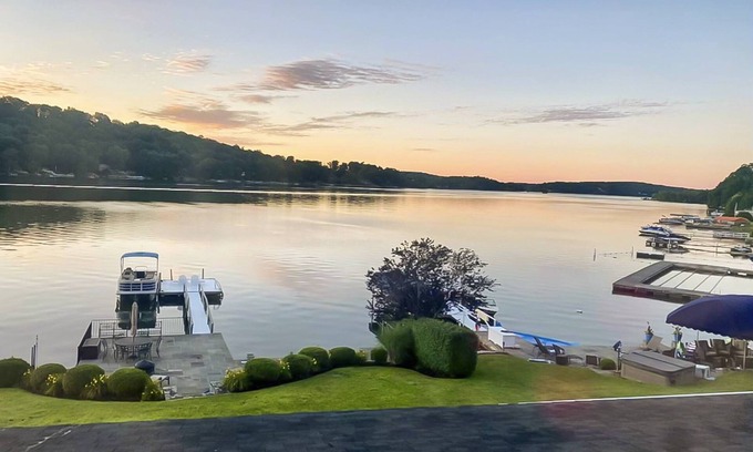 New Fairfield Casa | Candlewood Lakefront - Dock, kayaks, Fire Pit