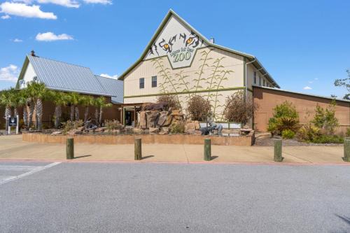 Morgantown Casa | Candy Land by Vacation Homes Collection