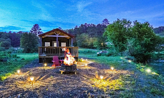 Turtletown Cabina | Caney Creek| Luxury Creekfront | Tiny Cabin-|Hot Tub | Wifi
