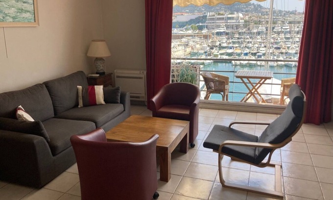 Le Suquet Apartamento | Centro de CANNES. Una cama grande y dos individuales. WIFI. CLIM. Balcón. ascensor