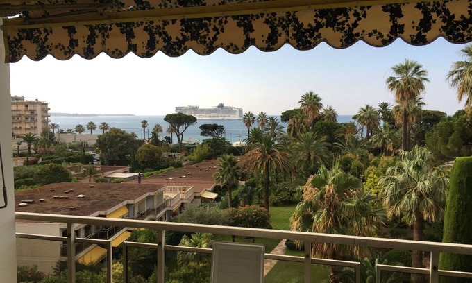 Cannes Apartamento | CANNES, F2 Playa directa amueblada, a los pies de Suquet, 1Km Station Palais Festival