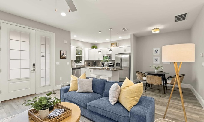 Safety Harbor Apartamento | Canopy Cabana | Luxury Apt, Steps from Main St
