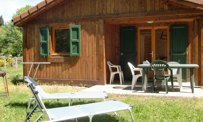 Roumegoux Chalet De Esquí | Cantal Chalet - estanque de pesca - wifi