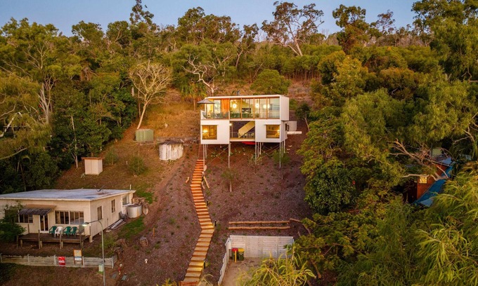 Seventeen Seventy Casa | Cantilever House - Town of 1770