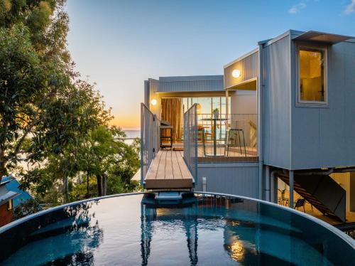 Seventeen Seventy Casa | Cantilever House - Town of 1770