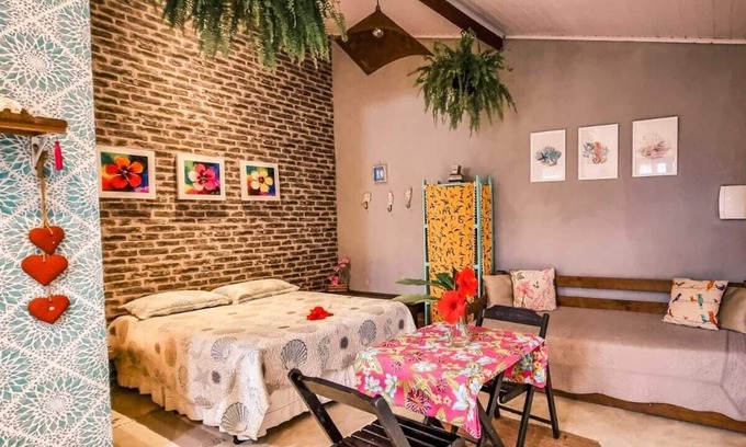 Maresias Chalet De Esquí | ESQUINA DE LA CASA DE FLORES, BIEN CERCA DE LA PLAYA, ACOGEDORA Y TRANQUILA