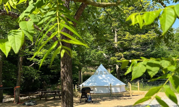 Gans Alquiler De RV | Canvas Bell Tent on Working Farm in Historic Laurel Highlands