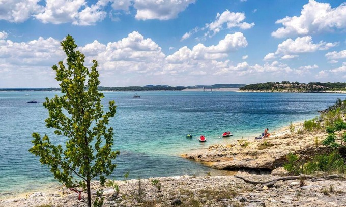 Canyon Lake Casa | Canyon Cliffside Waterfront Cottage