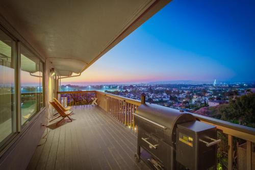 Point Loma Heights Casa | Canyon Estate Overlooking the Pacific