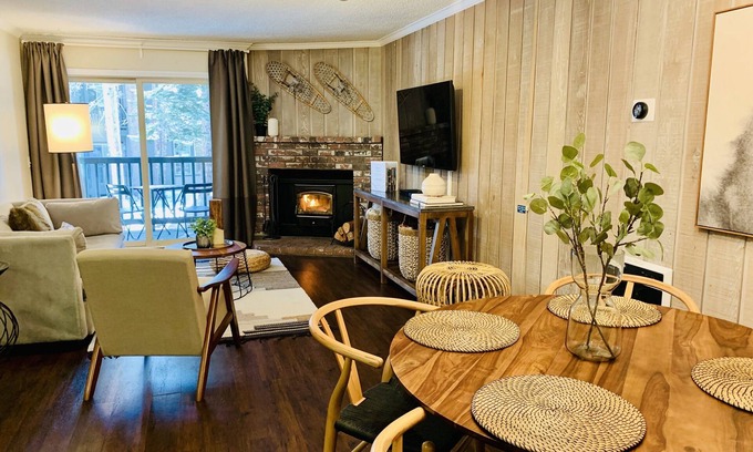 Mammoth Lakes Condominio | Canyon Lodge CHAMONIX Condo. Minutos a pie de los ascensores.