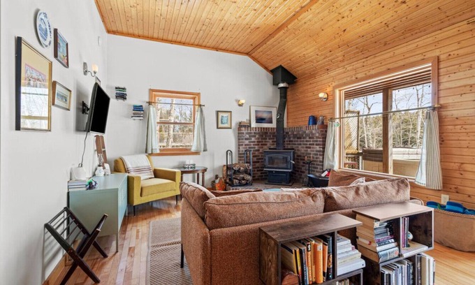 Smiths Corner Casa | Canyon Point Cozy Cottage -Hot tub-Lakefront