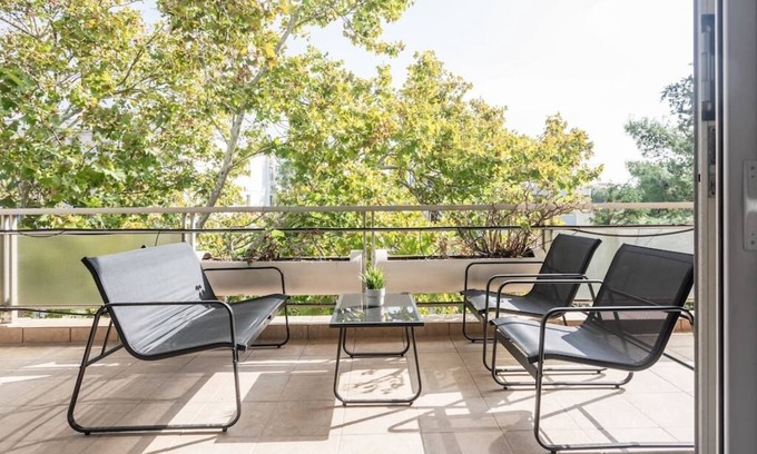 Marousi Apartamento | Capacious 3BR Apartment in Marousi