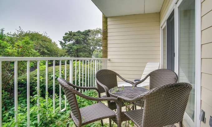 Northwest Harwich Condominio | Cape Cod Condo in The Belmont w/ Private Beach!