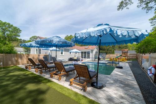 Northwest Harwich Casa | Cape Cod heated Pool, Putting Green, Speak Easy, Game room,