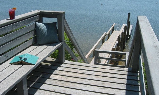 Mashpee Neck Casa | Cape Cod Waterfront Vacation Home muelle y 2 kayaks: