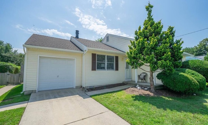 Village Green Casa | Cape May Cottage on Virginia 3BR/2BA sleeps 10