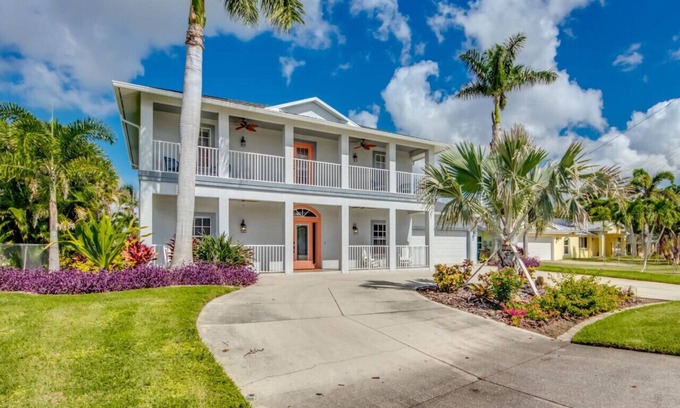Caloosahatchee Apartamento | Magnífica casa frente al mar en el canal, Lanai enorme, piscina climatizada, muelle, vista al río
