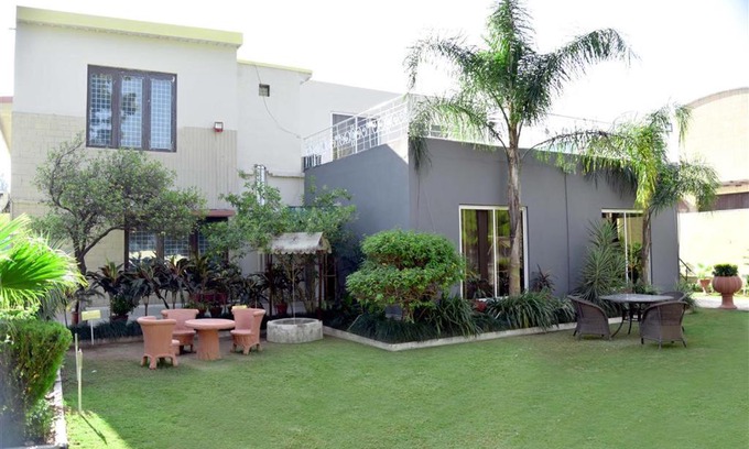 F-7 Sector Hotel | Cape Town Guest House