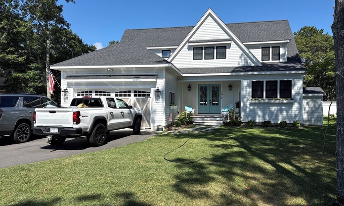 Mashpee Casa | Capecod South Mashpee 3 bedroom modern farmhouse available to rent summer 2026.