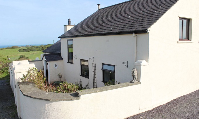 Amlwch Cabaña | CAPEL ZION, pet friendly, country holiday cottage in Amlwch