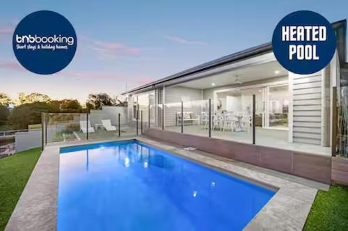 Surfers Paradise Casa | Capri Waterfront Resort-Style 5BR & Pool