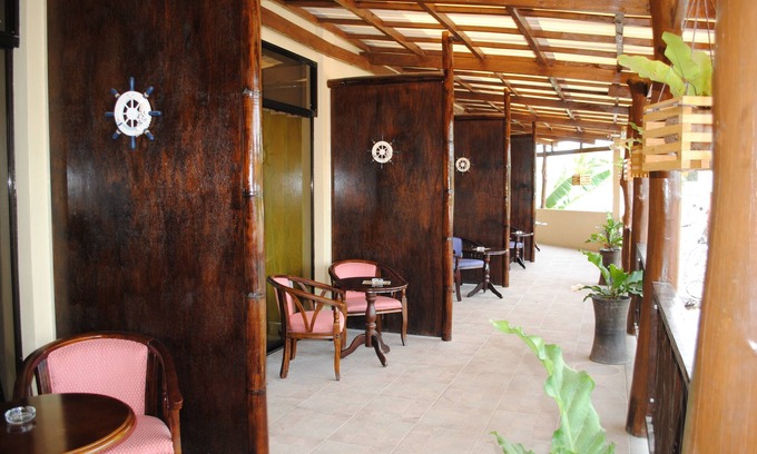 Tawala Casa | Captain's Lodge and Bar