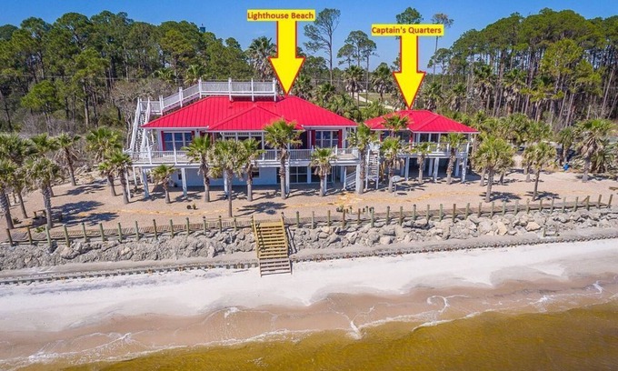 Carrabelle Apartamento | Captain's Quarters está ubicado en la playa de Carrabelle. Hermosos amaneceres y puestas de sol