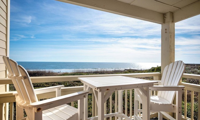 Caswell Beach Condominio | Opción de los capitanes: condominio frente al mar de 2 habitaciones / 2 baños con balc��n cubierto y piscina comunitaria