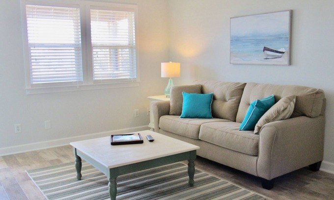 Nags Head Apartamento | Captains Quarters, NUEVO 2018, a menos de 1 cuadra de la playa !!Porche Cubierto