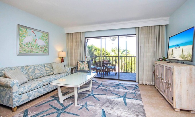 Captiva Casa | Captiva Resort Villas 3224 Cozy King Condo Steps from the Sand & Pool.