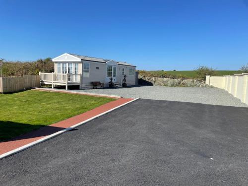 Caergeiliog Chalet De Esquí | Captivating 2-Bed Static Caravan on Private land