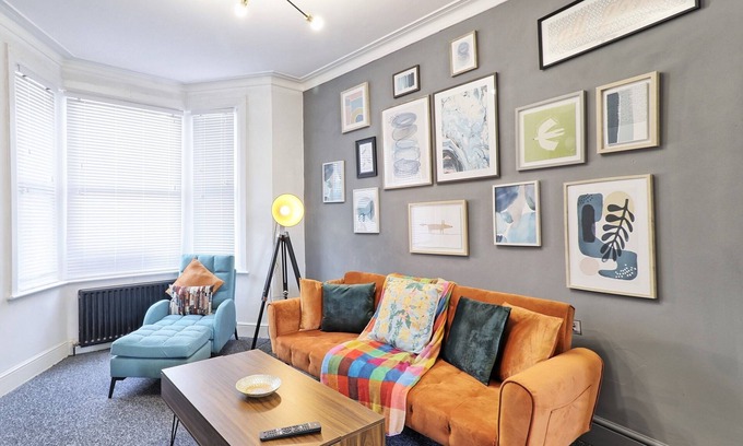 Southend-on-Sea Casa | Captivating 2Bed House in Southend Pet Friendly!