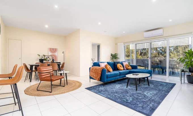 Lyneham Apartamento | Captivating 3BR 2BA APT close to Shopping - Hosted by Canstay