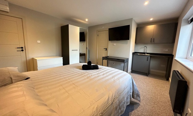 Waltham Abbey Casa | Captivating 7 -Bed House in Waltham Abbey
