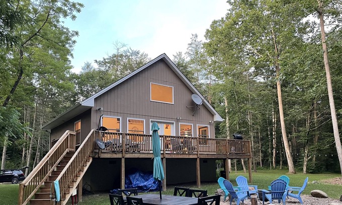 Elkton Cabaña | Captivating cabin on stunning Hawksbill Creek close to Shenandoah NP, w hot-tub