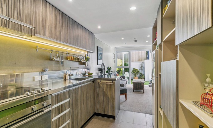Wellington Cabaña | Captivating Canvas - Wellington Central Apartment