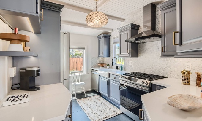 Village of La Jolla Cabaña | Captivating Cottage at the Cove