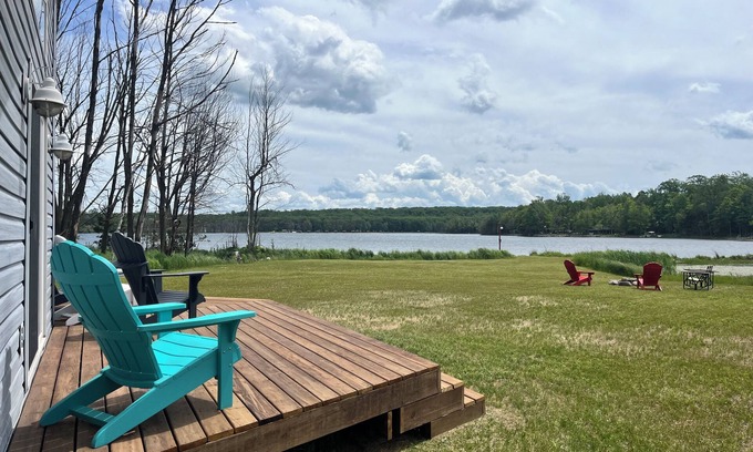 Goodman Casa | Captivating Lakeside Retreat in Beautiful Northern Wisconsin
