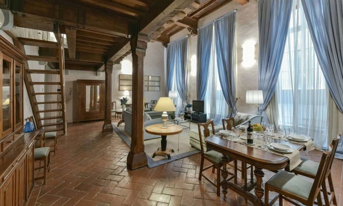 Santo Spirito Apartamento | Caravaggio frescoed big loft in Oltrarno